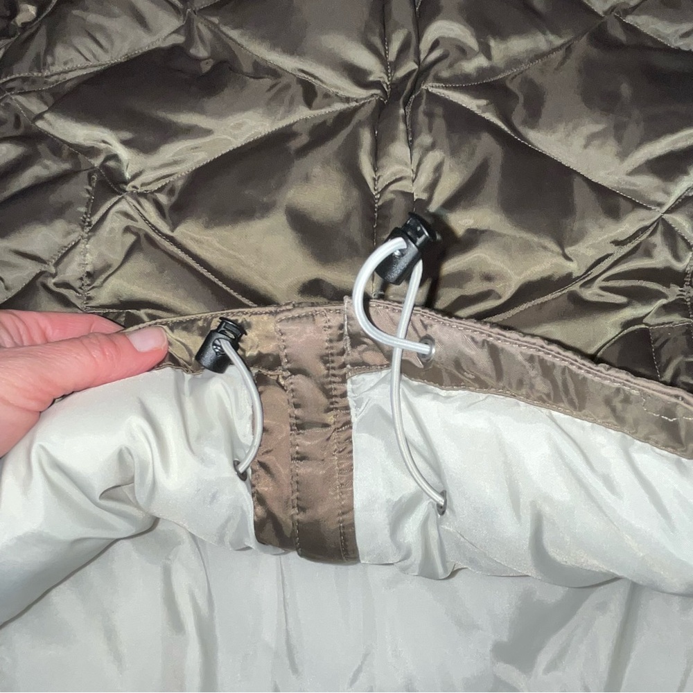 The North Face 550 Bronze Satin Down Puffer Jacket Coat Women’s size Small - Picture 4 of 14